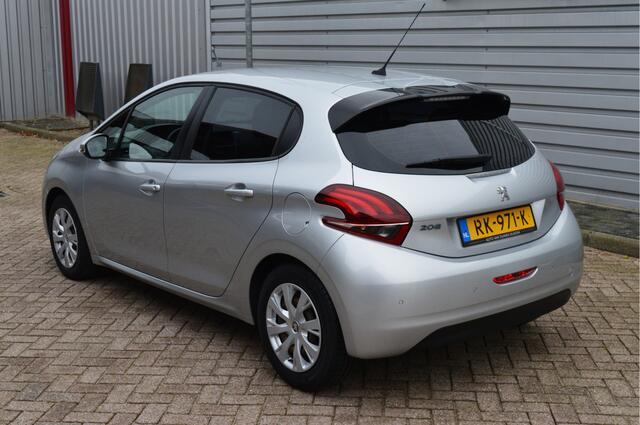 Peugeot 208 1.2 PureTech Active O.a: PDC, Clima, Navi, Cruise, Carplay, DAB, Etc. All-in prijs!