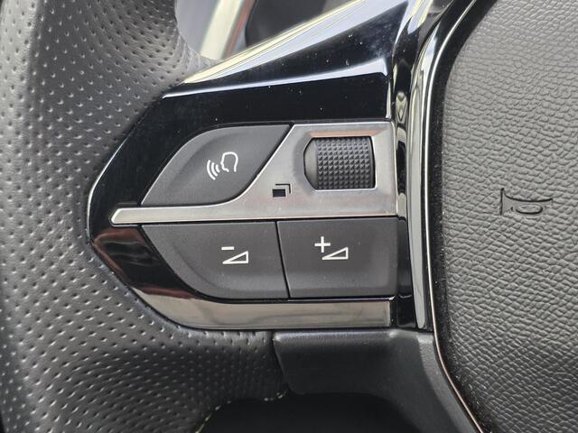 Peugeot 208 GT 1.2 Hybrid 110pk e-DCS6 | ALCANTARA | STOELVERW. | NAVI | ADAPTIVE CRUISE | 360° CAMERA | DODEHOEKBEW. | CLIMA | ALL-SEASONBANDEN |