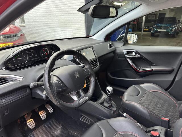 Peugeot 208 1.2 Turbo 110 PK GT-Line 6-Bak | 1e Eigenaar Volledig Dealer Onderhouden | Sportieve GT Uitvoering | Navigatie | Parkeercamera | 17" Lichtmetalen Velgen | Cruise Control | Climate Control | Apple Carplay & Android Auto | Parkeersensoren | Half Lederen Bek
