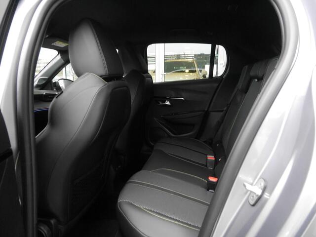 Peugeot 208 1.2 Hybrid 110 e-DCS6 GT | Adaptieve cruise control | Draadloze telefoonoplader | Camera voor en achter | Navigatie | Full led | 17 inch lichtmetalen velgen | Keyless entry en start | Dodehoekdetectie