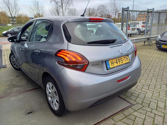 Peugeot 208 1.2 PureTech Allure - CAMERA + PDC - CARPLAY / ANDROID - CLIMA - CRUISE - NAVI -