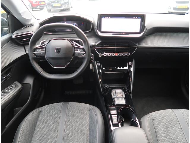 Peugeot 208 * Hybride + Benzine * Automaat * 100 e-DCS6 Allure * Navigatie * 1/2 Lederen Interieur * Climate en Adaptive Cruise Control * Voor en Achter Parkeer Camera * Lichtmetalen Velgen * Vingerhoets; Vierde generatie Eersteklas Service !