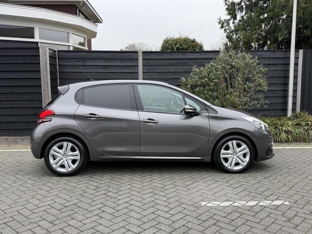 Peugeot 208 Signature 1.2 PureTech 110PK EAT6 Automaat Navigatie, Parkeersensoren Achter, Apple Carplay, Android Auto, Trekhaak