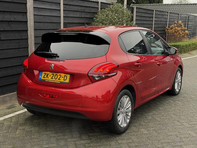 Peugeot 208 Signature 1.2 PureTech 110PK EAT6 Automaat Navigatie, Parkeersensoren Achter, Apple Carplay, Android Auto