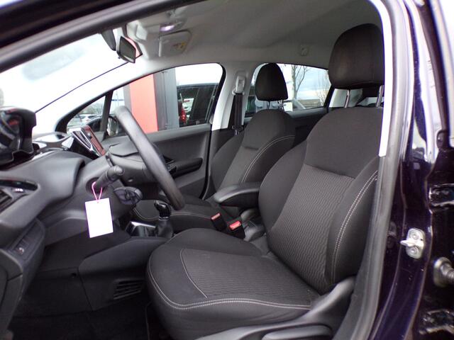 Peugeot 208 1.2 PureTech Blue Lion Airco Navi PDC Nieuwe Distributieriem NAP