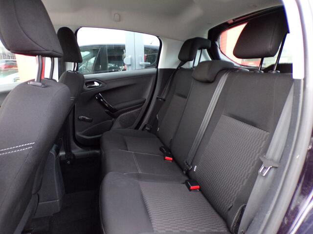 Peugeot 208 1.2 PureTech Blue Lion Airco Navi PDC Nieuwe Distributieriem NAP