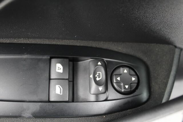 Peugeot 208 1.2 PURETECH ALLURE NAVI/5drs) d-riem vervangen!!