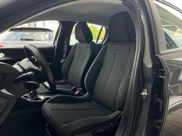 Peugeot 208 1.2 PureTech Allure Pack RIEM V.V | CARPLAY | AFN. TREKHAAK | APK T/M 27