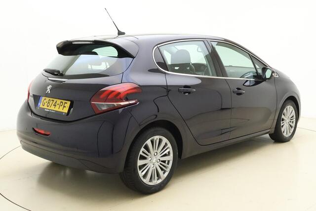 Peugeot 208 1.2T Blue Lease Allure 110pk | Navigatie | Climate Control | Parkeersensoren achter | 16'' LM Velgen | Cruise Control | Elektrische ramen voor & achter | Slechts 38.706 km!