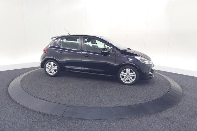 Peugeot 208 PureTech 82 Signature | Allseason banden | Navigatie | Parkeersensoren