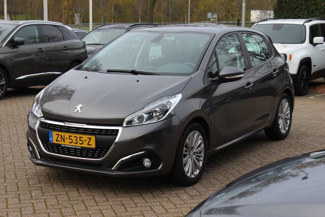 Peugeot 208 1.2 PureTech Signature 64.665 km! Navigatie / Parkeerhulp achter / 16'' / DAB / Bluetooth / Cruise Control