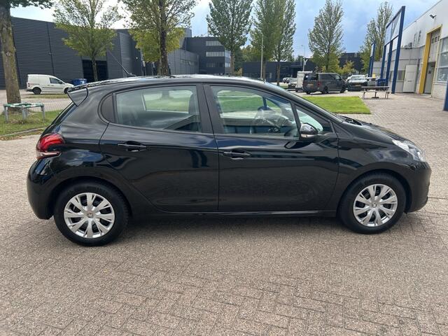 Peugeot 208 1.2 PureT. Blue Lion NAVI CRUISE PDC CARPLAY NAP!