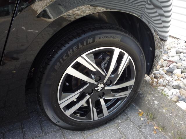 Peugeot 208 1.2 Turbo (100Pk) Allure Pack Winterpakket Géén Afleverkosten