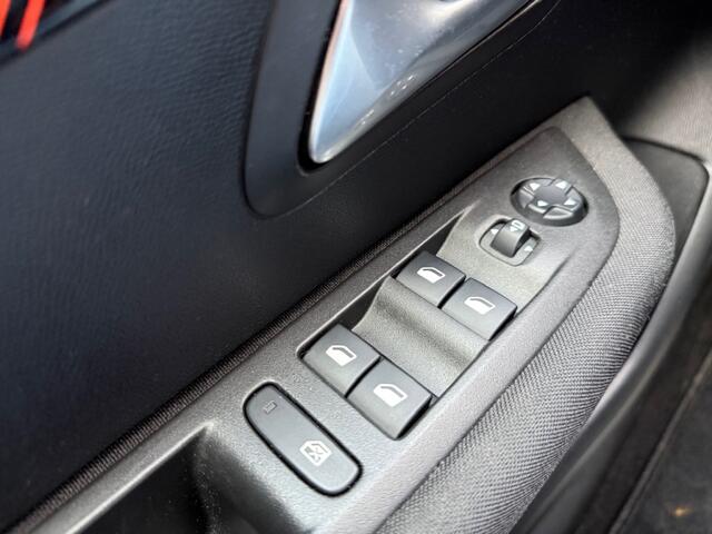 Peugeot 208 1.2 PT 101PK Active Pack PDC / LMV / NAVI / AIRCO / LED / CRUISE