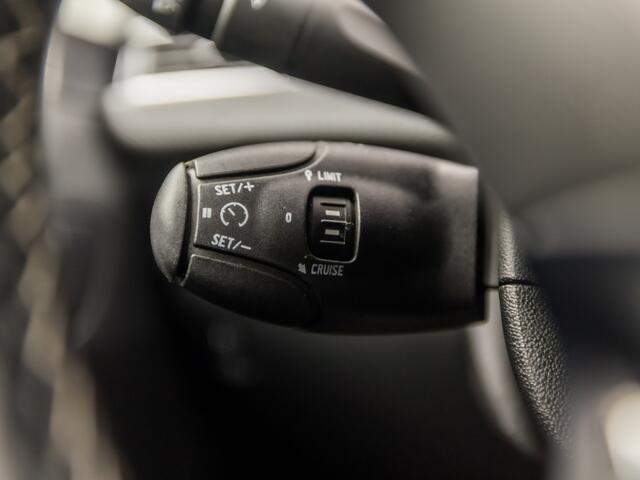 Peugeot 208 1.2 PureTech Sport Automaat (PANORAMADAK, APPLE CARPLAY, NAVIGATIE, CLIMATE, SPORTSTOELEN, CRUISE, GETINT GLAS, LM VELGEN, NIEUWSTAAT)