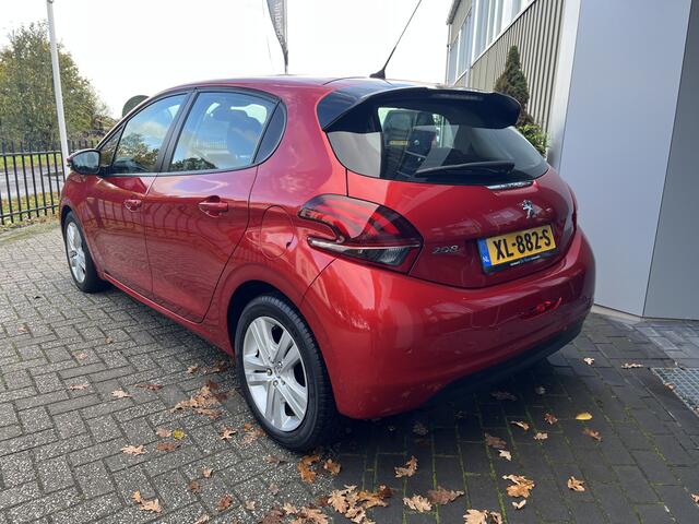 Peugeot 208 1.2 PureTech Signature 83 pk | Airco | Cruise control | Parkeersensoren | Navigatie | App-connect
