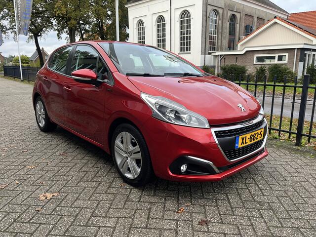 Peugeot 208 1.2 PureTech Signature 83 pk | Airco | Cruise control | Parkeersensoren | Navigatie | App-connect