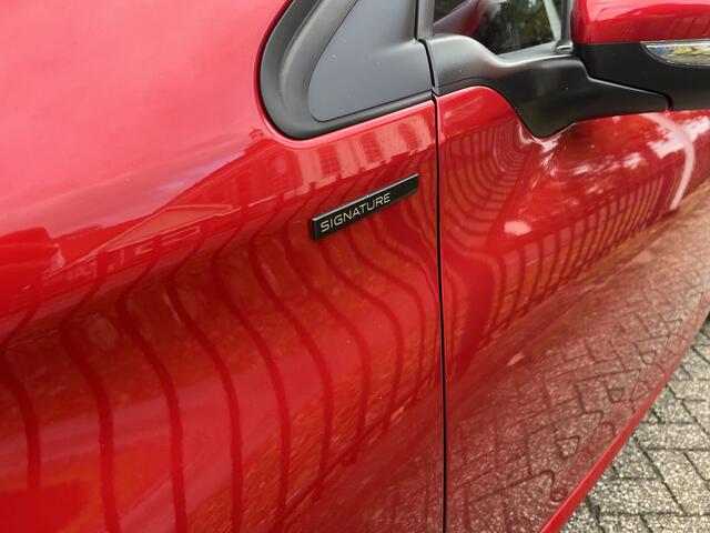 Peugeot 208 1.2 PureTech Signature 83 pk | Airco | Cruise control | Parkeersensoren | Navigatie | App-connect