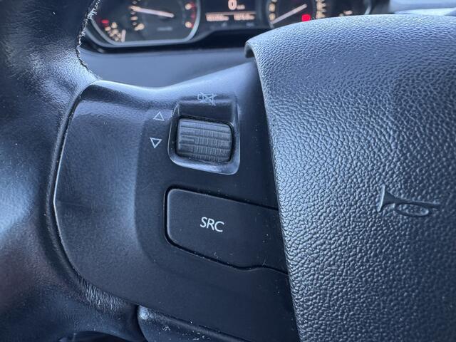 Peugeot 208 1.5 BlueHDi Allure | Navi | Camera | Cruise | Stoelverwarming | Clima |