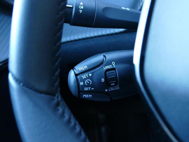 Peugeot 208 1.2T 100pk Allure | Navigatie | Full LED | Camera | 16'' LM Velgen | Apple Carplay/Android Auto | Parkeersensoren achter