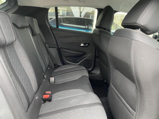 Peugeot 208 1.2 PureTech 100 Allure | Achteruitrijcamera | Apple carplay | Parkeersensoren voor en achter |