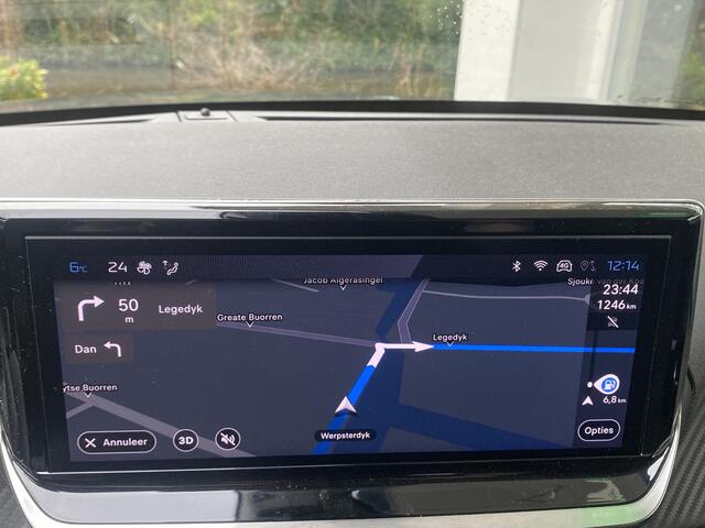 Peugeot 208 1.2 PureTech 100 Allure | Achteruitrijcamera | Apple carplay | Parkeersensoren voor en achter |