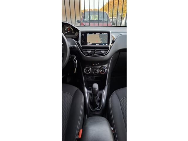 Peugeot 208 1.2 PT. Blue Lion NAP NAVI PDC CarPlay Cruise