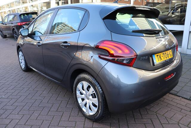Peugeot 208 1.2 PureTech Active automaat. Lage Km stand.