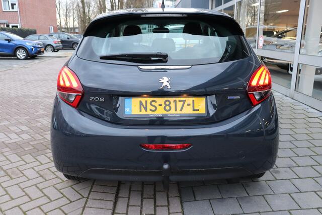 Peugeot 208 1.2 PureTech Active Automaat. Trekhaak, lage km stand.