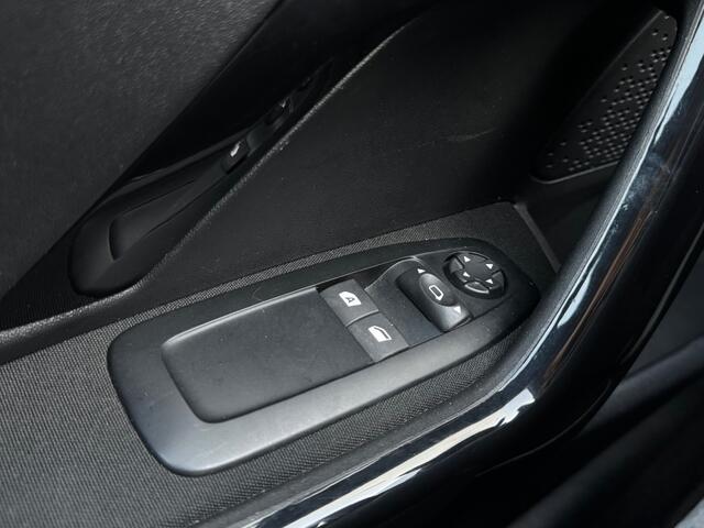 Peugeot 208 1.2 PureTech Blue Lion - Carplay - all season - trekhaak