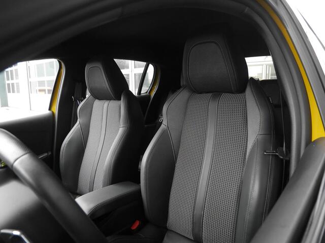 Peugeot 208 1.2 PureTech GT | Lage km.stand | Keyless start | Full led | 17 inch lichtmetalen velgen | Trekhaak | Parkeersensoren voor en achter | Achteruitrijcamera | Climate control | Cruise control