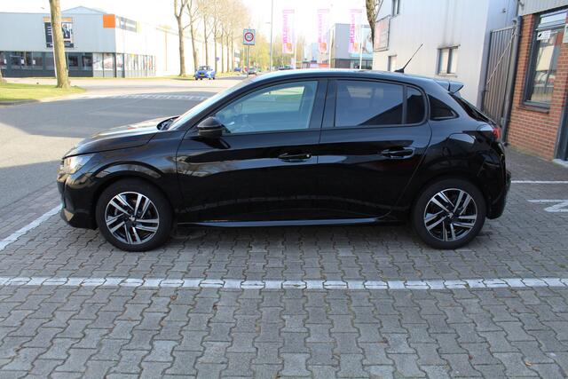 Peugeot 208 1.2 PureTech Allure 100pk / Open & Go Keyless Entry Apple CarPlay Android Auto