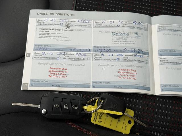 Peugeot 208 1.2 PureTech GT-line | Nieuw Binnen! | Automaat | Carplay | Camera |