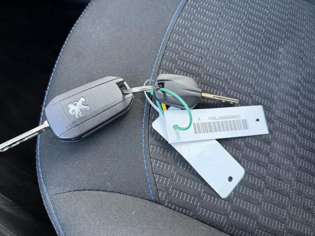 Peugeot 208 1.2 PureT. Signature