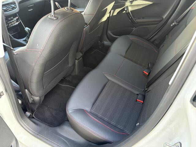 Peugeot 208 1.2 PureTech GT-line / NAVI / AIRCO ECC / CRUISE / 81dkm! NAP!