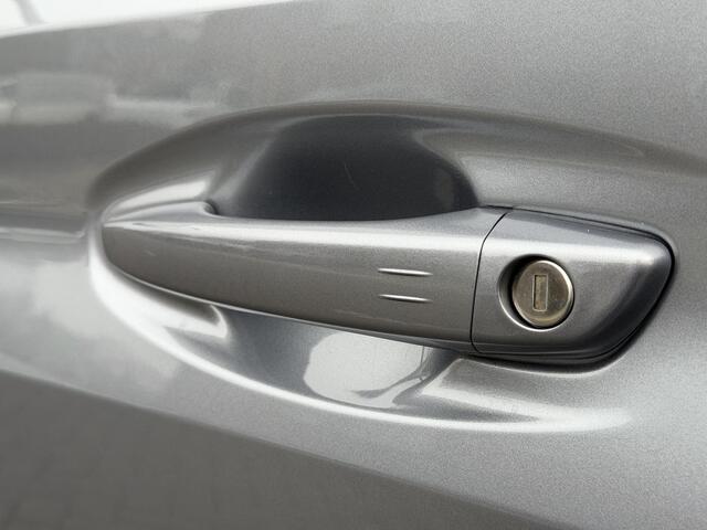 Peugeot 208 GT 1.2 Hybrid 145PK e-DCS6 Automaat Navigatie, Camera Voor & Achter, Keyless, Stoelverwarming, Parkeersensoren