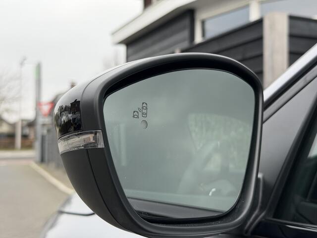 Peugeot 208 GT 1.2 Hybrid 145PK e-DCS6 Automaat Navigatie, Camera Voor & Achter, Keyless, Stoelverwarming, Parkeersensoren