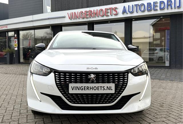 Peugeot 208 Benzine * Automaat * 100 Pk Style JXX-10-S. * Navigatie * Airco * Achteruitrij Camera * Cruise Control * Apple Carplay / Android Auto * L.M. Velgen * Vingerhoets; Vierde Generatie Eersteklas Service. Al meer dan 100 jaar een begrip in de Brabantse Kempen.