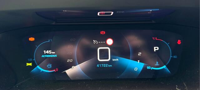 Peugeot 208 100 Pk. Benzine Allure * AUTOMAAT * 1/2 Lederen interieur * Keyless Start Button * Parkeersensoren * Climate & Cruise Control * L.M. Velgen * Apple Carplay / Android Auto * Vingerhoets; Vierde Generatie Eersteklas Service. Al meer dan 100 jaar een begrip 