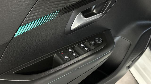 Peugeot 208 1.2 PureTech Allure | Pano dak | Trekhaak | 1e eigenaar