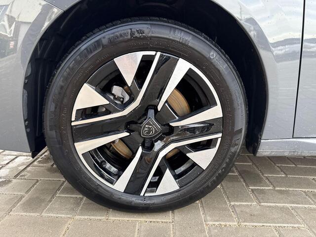 Peugeot 208 Allure 1.2 Hybrid 110PK e-DCS6 Automaat Parkeersensoren, Stoelverwarming, Apple Carplay, Android Auto, Climate Control