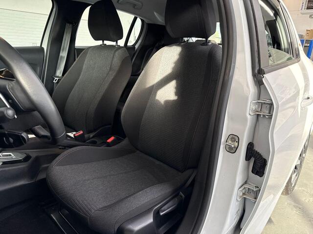 Peugeot 208 Style 1.2 Hybrid 110PK e-DCS6 Automaat Parkeersensoren Achter, Apple Carplay, Android Auto, Cruise Control, Airco