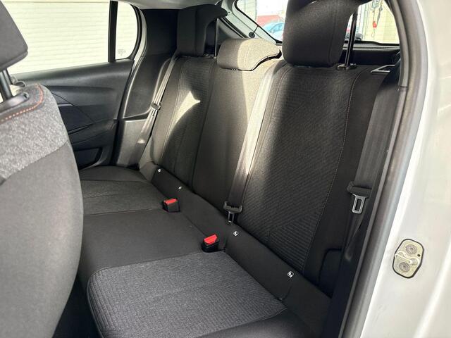 Peugeot 208 Style 1.2 Hybrid 110PK e-DCS6 Automaat Parkeersensoren Achter, Apple Carplay, Android Auto, Cruise Control, Airco