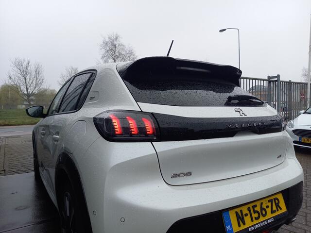 Peugeot 208 1.2 PureTech GT AUTOMAAT - NL AUTO - CAMERA - VIRTUAL COCKPIT -