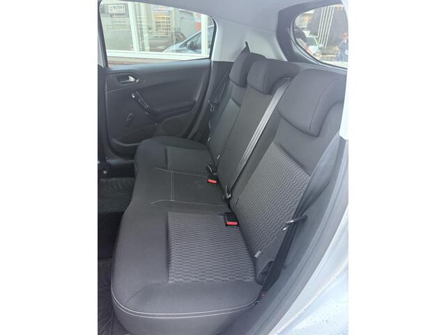 Peugeot 208 1.2 PureTech Blue Lion