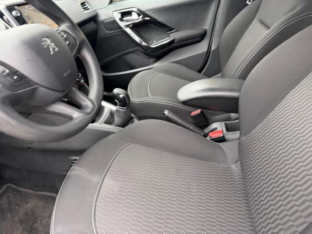 Peugeot 208 1.2 PURET. BLUE LION NAVI AIRCO PDC