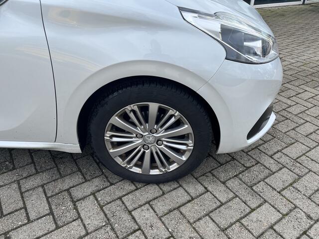 Peugeot 208 1.2 PureTech Allure Parelmoer / Nav / Lmv / Cruise / Led / Clima