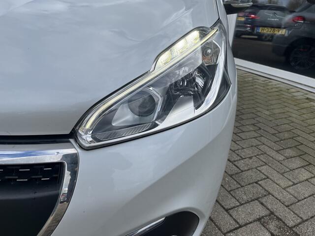 Peugeot 208 1.2 PureTech Allure Parelmoer / Nav / Lmv / Cruise / Led / Clima