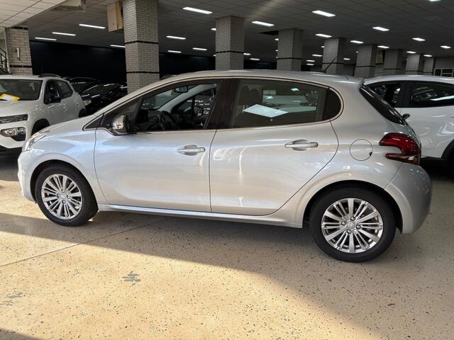 Peugeot 208 1.2 Allure 5 Deurs Navigatie PDC Camera Apple Android