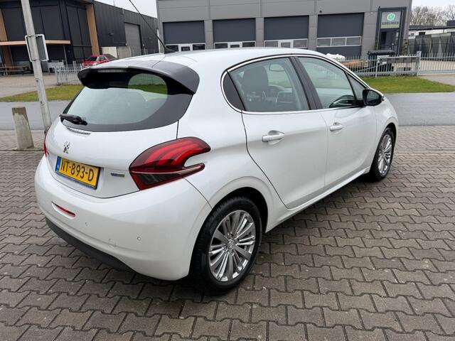 Peugeot 208 1.2 PURETECH ALLURE / NIEUWE D RIEM / VERSNELLINGSBAK